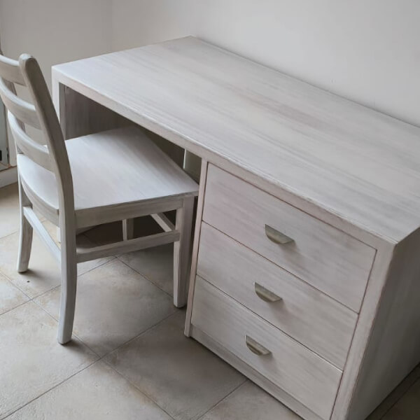 Escritorio con cajonera