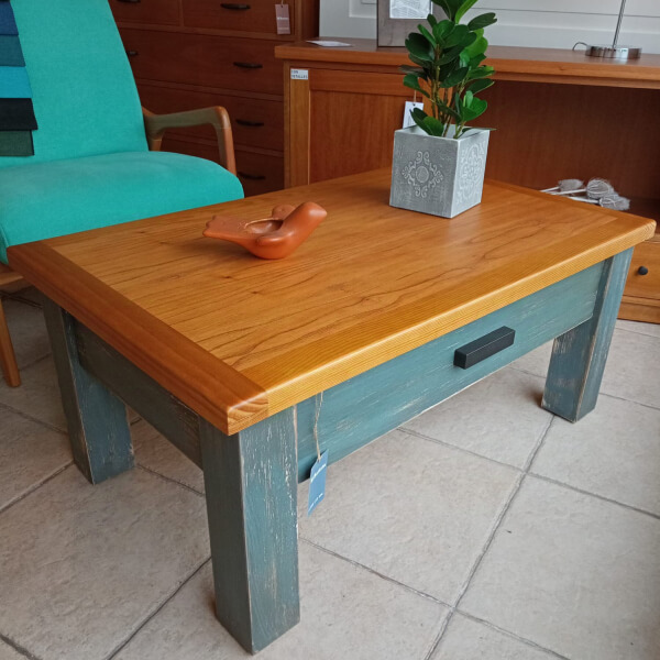 Mesa living con cajón