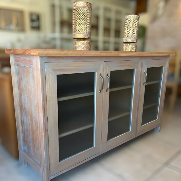 Mueble puertas con vidrio