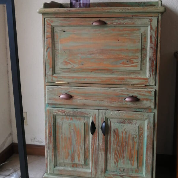 Mueble auxiliar con puerta de volcar