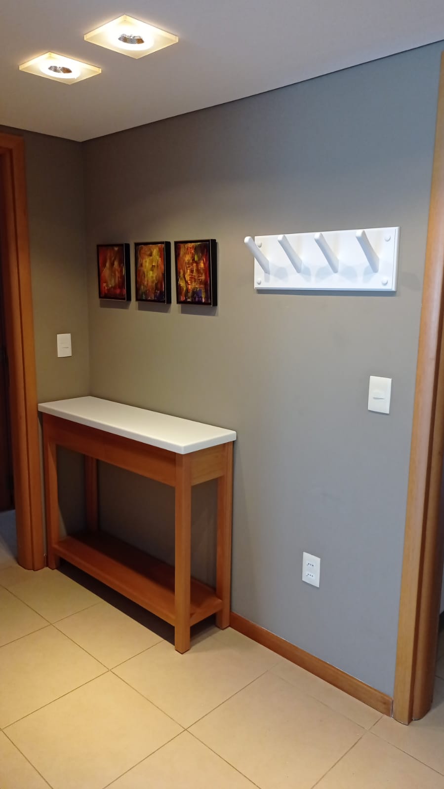 Mesa auxiliar tapa blanca