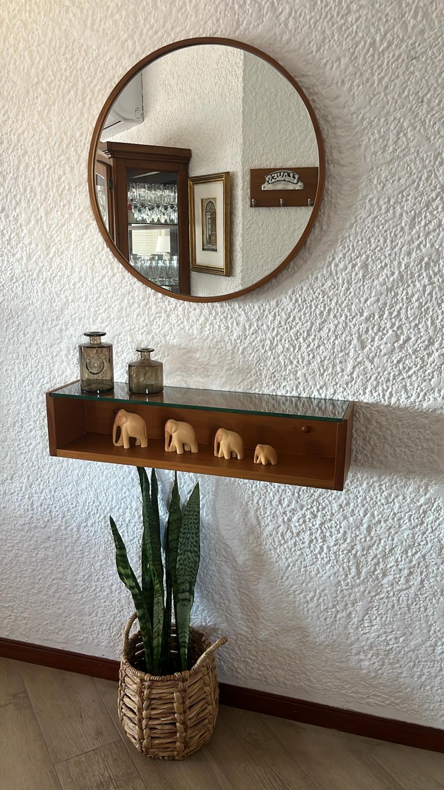 Mesa recibidor con tapa de vidrio